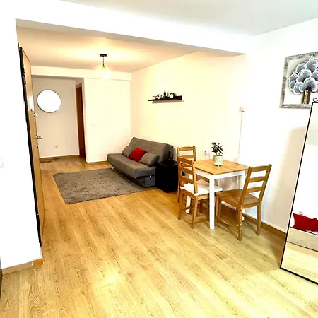New, Cozy, Flat ליסבון