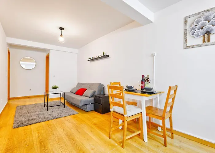 New, Cozy, Flat * ליסבון