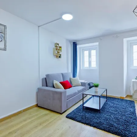 New, Cozy, Flat Apartamento